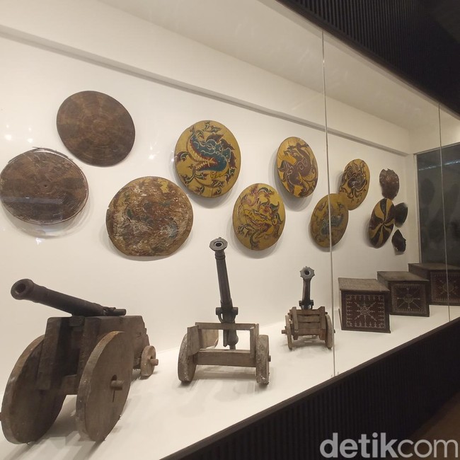 Intip Koleksi Museum Keraton Kanoman