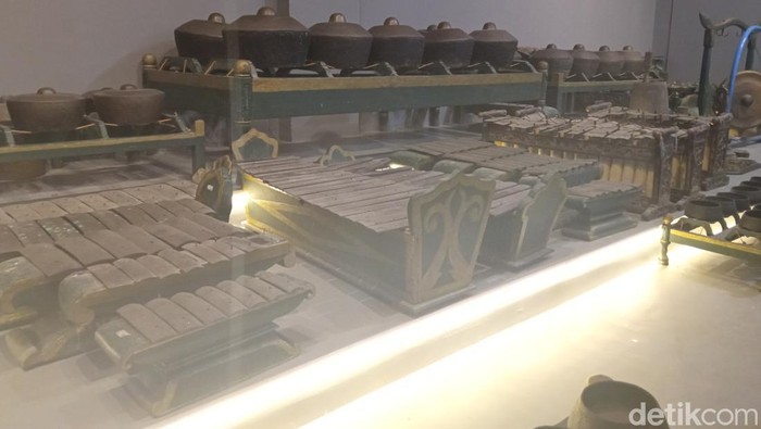 Koleksi di Museum Keraton Kanoman Cirebon.