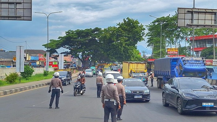 Arus Lalin di Simpang Susun Cileunyi Mulai Meriah Saat Libur Nataru