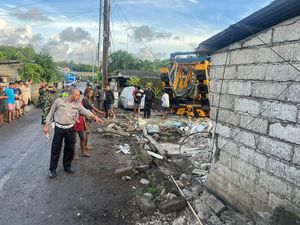Truk Trailer Hantam Bangunan di Ungasan, 2 Orang Tewas Saat Tertidur
