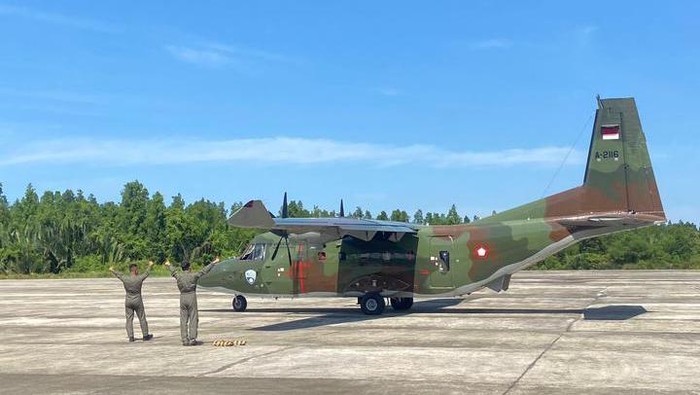 Lanud Anang Busra operasikan 1 unit pesawat CASA untuk dukung mobilitas masyarakat Tarakan-Krayan selama Natal 2025.