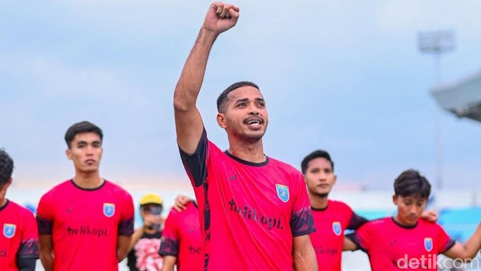 Laga Berat Persela: Tandang ke Papua