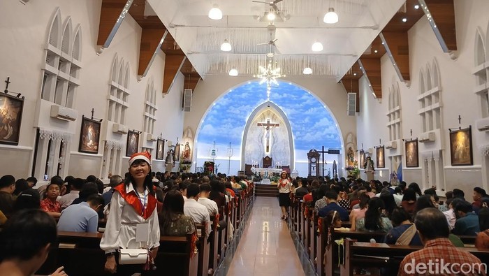 Misa Natal Gereja Katedral Medan, Pastor Sesarius: Mari Tanamkan Solidaritas