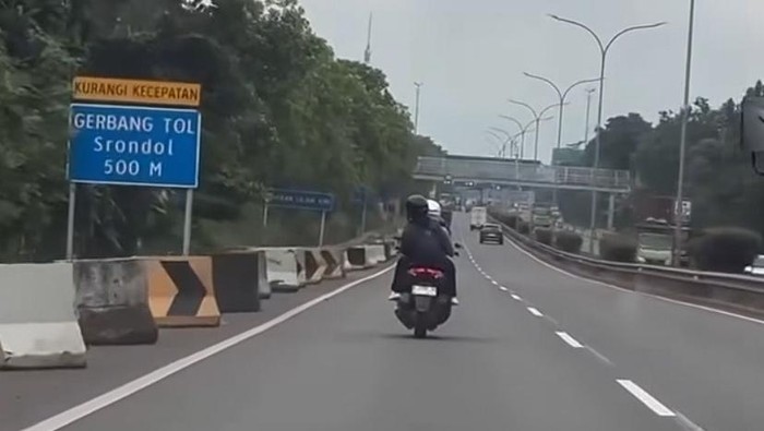 Viral 2 Motor Nyelonong Mau Masuk Tol Srondol Semarang