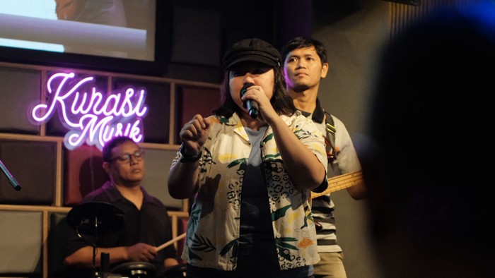 Noviandrea merilis album debut Words of Wisdom setelah perjalanan panjang. Album ini mengusung tema kehidupan dan cinta.