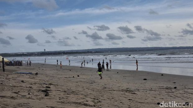 Suasana Pantai Legian, Rabu (24/12/2025).