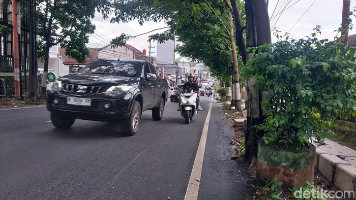 Pantauan arus lalu lintas di Jalan Ir Soekarno, Kota Batu