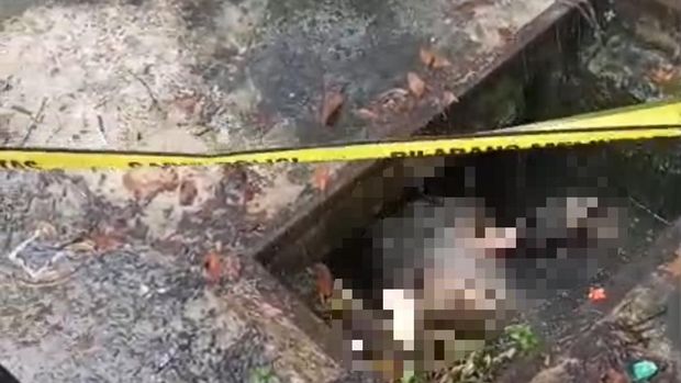 Penemuan jasad perempuan di dalam selokan Jalan Banua Anyar membuat heboh warga Banjarmasin, Selasa (24/12/2025). Penemuan jasad perempuan di dalam selokan Jalan Banua Anyar membuat heboh warga Banjarmasin, Selasa (24/12/2025).