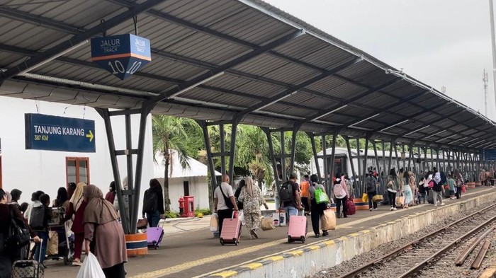 Libur Nataru, Stasiun Kertapati Palembang Dipadati Pemudik