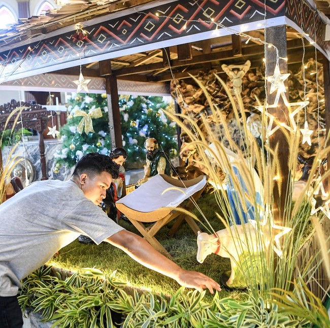 Persiapan Malam Natal Terlihat di Sejumlah Daerah