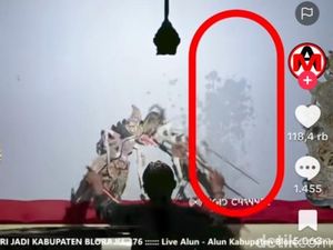 Pria Mabuk Siram Geber Saat Pagelaran Wayang Dalang Ki Sigit di Blora