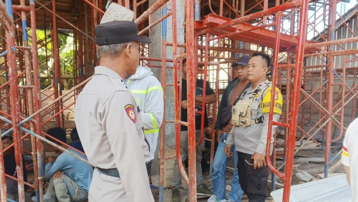 Pekerja Bangunan Tewas Tersengat Listrik Saat Pasang Kayu Usuk di Bantul