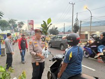 Tak Cuma Amankan Lalin, Polres Bogor Bagikan 1.000 Bibit Pohon di Puncak Cegah Bencana