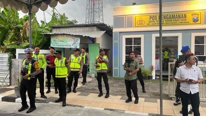 Polres Lamongan Siagakan Personel Amankan Malam Natal 2025