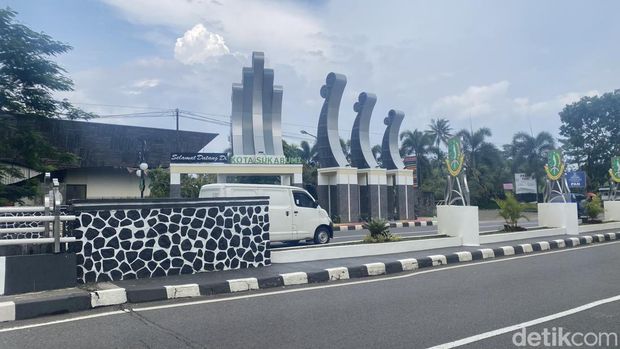 Potret batas Kota Sukabumi yang telan anggaran Rp1,9 miliar. Potret batas Kota Sukabumi yang telan anggaran Rp1,9 miliar.
