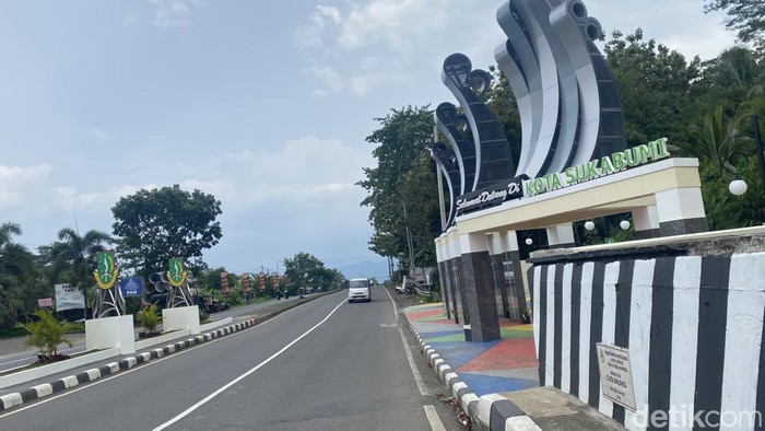 Potret batas Kota Sukabumi yang telan anggaran Rp1,9 miliar.
