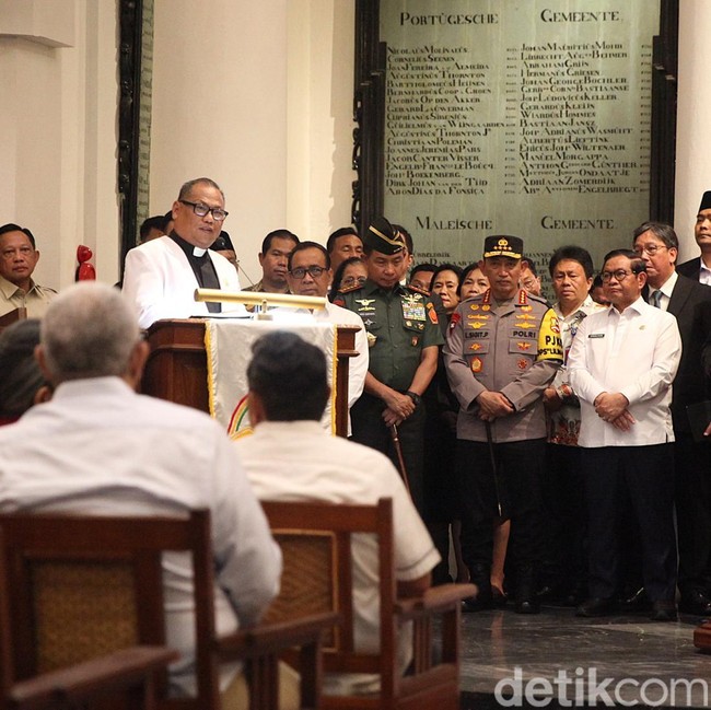 Potret Menteri Sampai Gubernur Kunjungi Gereja Immanuel Gambir