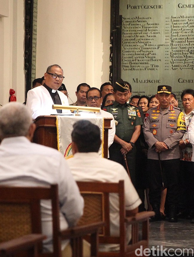 Potret Menteri Sampai Gubernur Kunjungi Gereja Immanuel Gambir