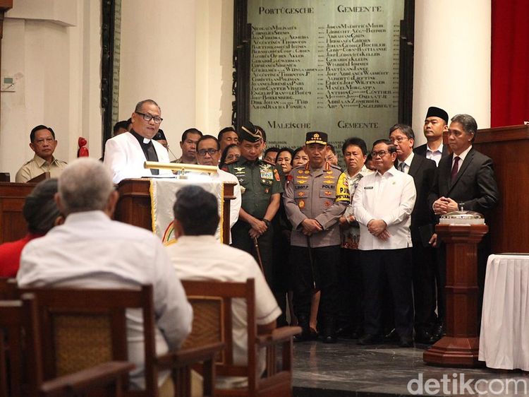 Potret Menteri Sampai Gubernur Kunjungi Gereja Immanuel Gambir