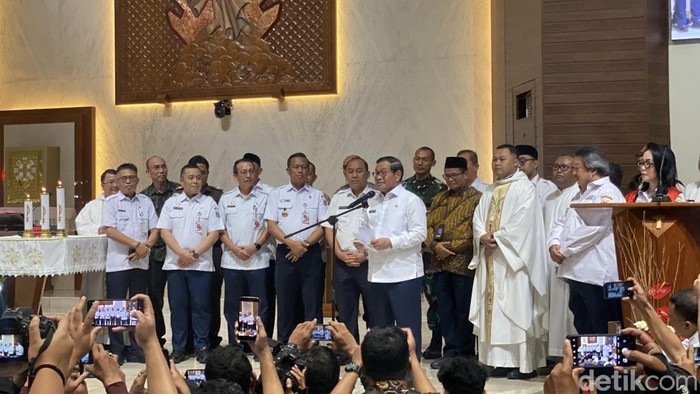 Pramono Ajak Umat Gereja Doakan Korban Bencana Sumatera di Misa Malam Natal