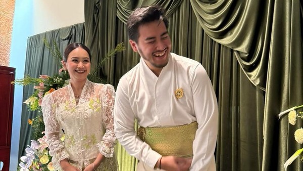 Momen Rafi Putra Annisa Trihapsari dan Adjie Pangestu Lamaran