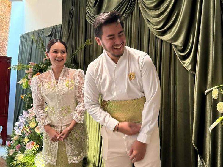 Momen Rafi Putra Annisa Trihapsari dan Adjie Pangestu Lamaran