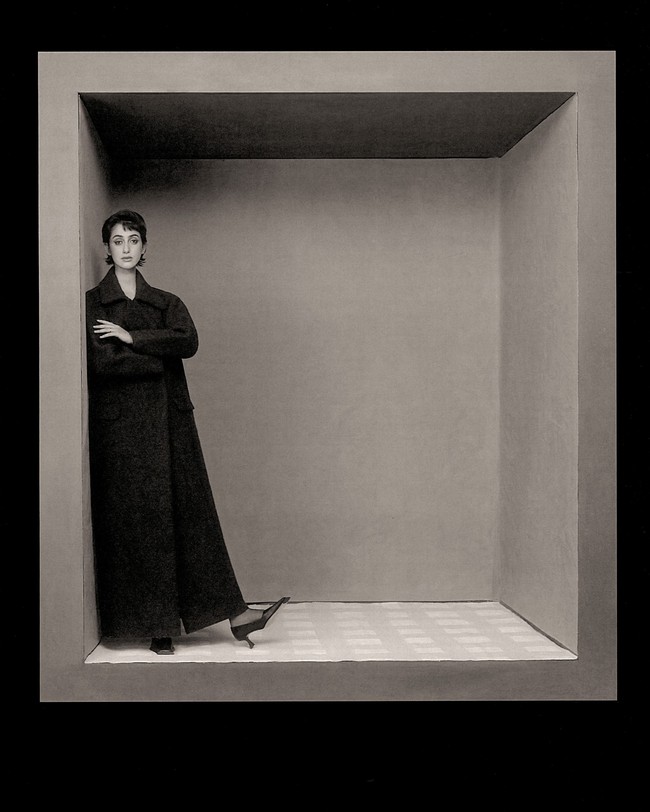 “Menyuarakan pendapat tentang Palestina, Suriah, Sudan, semua hal ini sangat penting bagiku… Rasanya tidak tulus jika membicarakan hal lain ketika hanya itu yang ada di pikiranku, hanya itu yang ingin aku tuangkan ke dalam tulisan,” katanya. Foto: Instagram @thecut