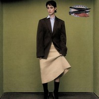 Untuk pertama kali, Rama Duwaji difitur setelah jadi ‘first lady’. Tampil dalam majalah ’The CUT’, wanita tersebut mengukuhkan dirinya sebagai ikon fashion sekaligus wanita independen. Foto: Instagram @thecut