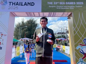 Atlet Probolinggo Ronald Bintang Raih Perak Duathlon di SEA Games
