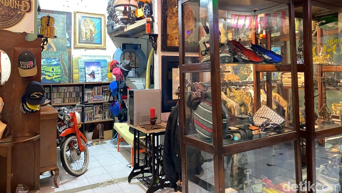 Pasar Antik Cikapundung: Surga Barang Vintage di Bandung