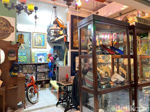 Pasar Antik Cikapundung: Surga Barang Vintage di Bandung