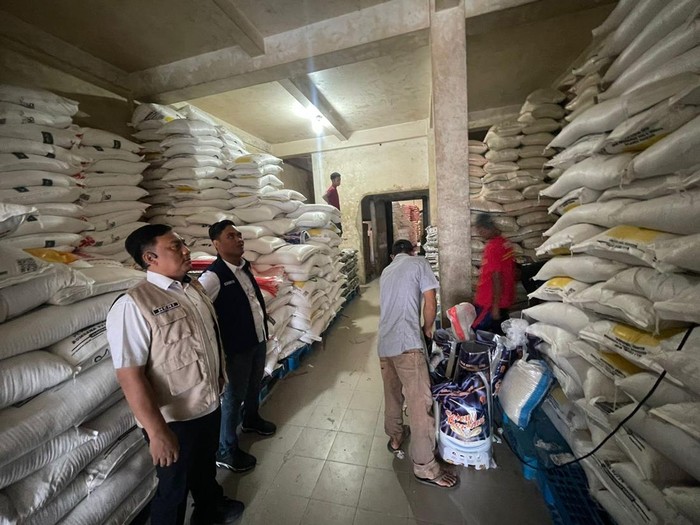 Satgas pangan Polresta Samarinda mengecek stok pangan di Pasar Segiri Samarinda.