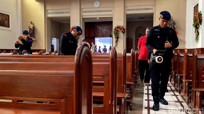 Sterilisasi gereja Katedral Bandung