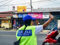 Video: Cerita Joki Jalur yang Bantu Polisi Atur Lalin Puncak Bogor