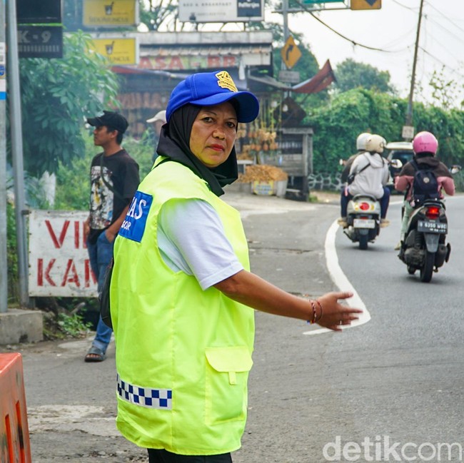Supeltas Diterjunkan di Jalur Puncak, Bantu Polisi Atur Lalu Lintas Nataru