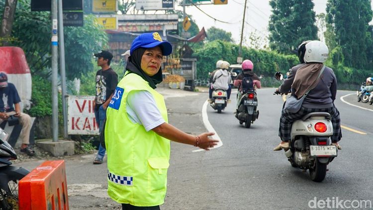 Supeltas Diterjunkan di Jalur Puncak, Bantu Polisi Atur Lalu Lintas Nataru