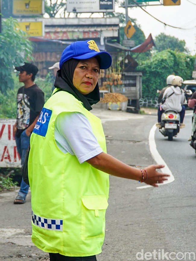 Supeltas Diterjunkan di Jalur Puncak, Bantu Polisi Atur Lalu Lintas Nataru