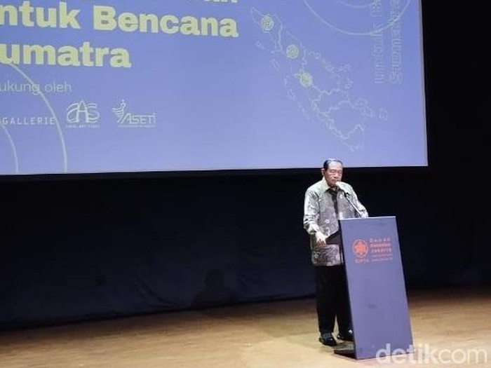 Susilo Bambang Yudhoyono saat mengisi acara di Pameran Seni Rupa dan Lelang Lukisan untuk Bencana Sumatera di TIM, pada Selasa (23/12/12) malam.