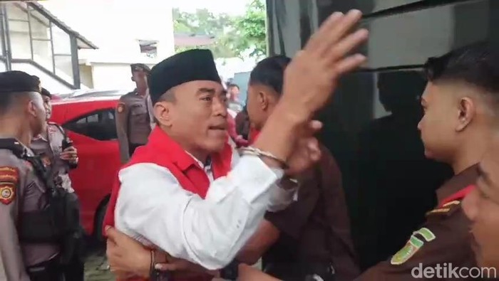 Terdakwa Supriyono alias Botok usai jalani sidang perdana di PN Pati, Rabu (24/12/2025).
