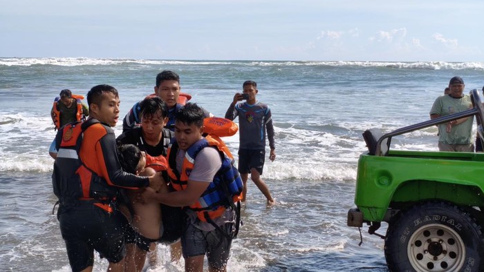 4 Wisatawan Asal Jawa Barat Terseret Ombak Pantai Parangtritis