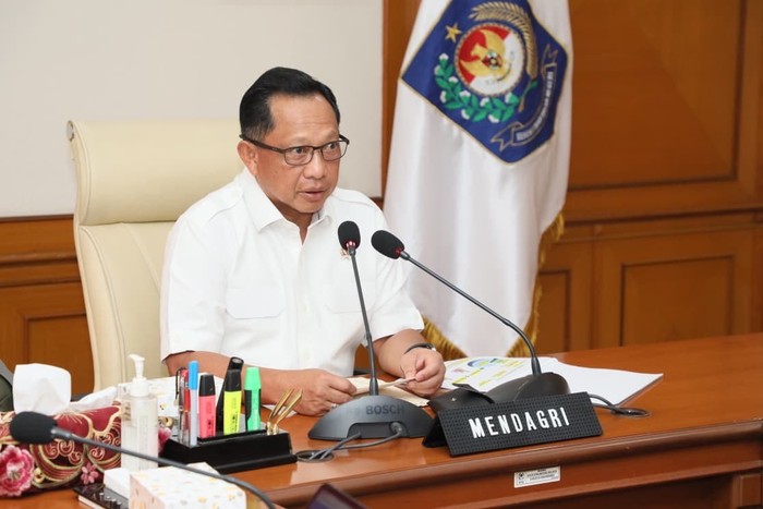 Ketuk Hati Kepala Daerah, Mendagri Tito Minta Pemda Bantu Sumatera