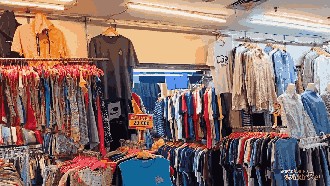 Pasar Thrifting Senen Masih Bertahan, Tak Seramai Dulu