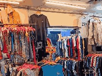 Pasar Thrifting Senen Masih Bertahan, Tak Seramai Dulu