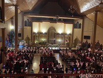 Umat Katolik Rayakan Misa Natal 2025 di Gereja Paroki Makale Toraja