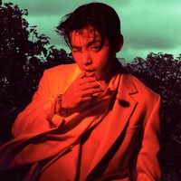 “Akhirnya keluar juga👏💜” komentar V BTS di bawah unggahan akun Instagram Vogue Japan, yang dibagikan hari ini. Foto: dok. Vogue Japan