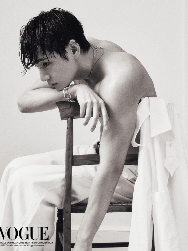 Foto: V BTS Pamer Otot di Pemotretan Terbaru, Ungkap Harapan untuk 2026