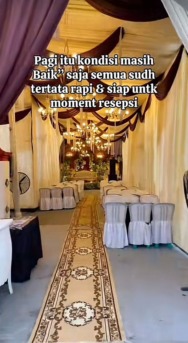 Kisah haru pernikahan di Sidoarjo, dekorasi cantik roboh diterjang badai saat siang, namun tim bangkit perbaiki semua demi kelancaran resepsi pada malam hari. Unggahan tersebut langsung viral.