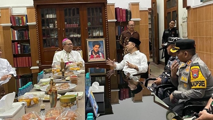 Cek Gereja, Walkot Eri Titip Doa agar Surabaya Jauh dari Bencana