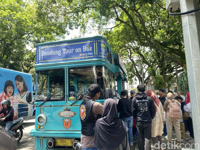 Bus Bandros Jadi Pilihan Wisata Favorit Keluarga Saat Nataru