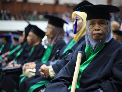 Wisuda Sekolah Lansia di Aceh, Ribuan Peserta Buktikan Belajar Tak Terbatas Usia